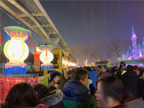 望千門如晝，嬉笑游冶