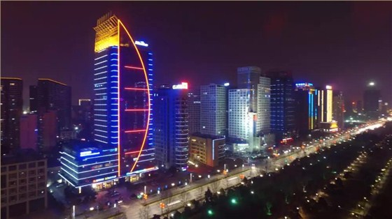 過多過艷的色彩不適宜出現在主干道沿線