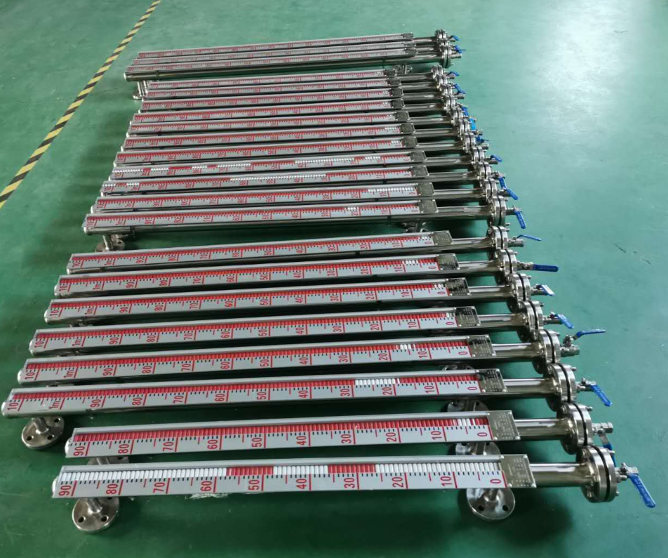 石油化工磁翻板液位計安裝現(xiàn)場