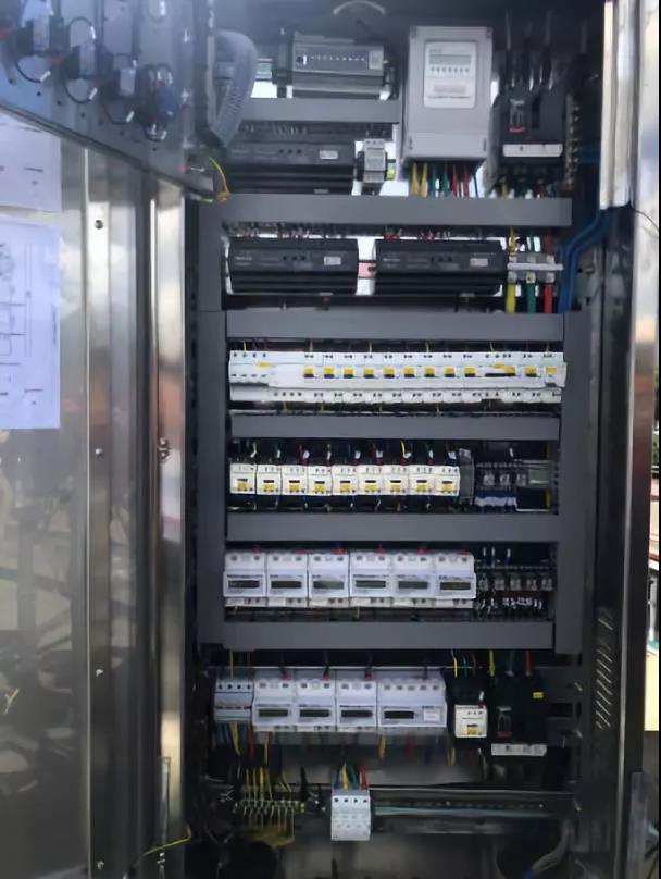 鼎立慧聯集成云智能控制器DALI模塊、電量采集模塊的配電箱
